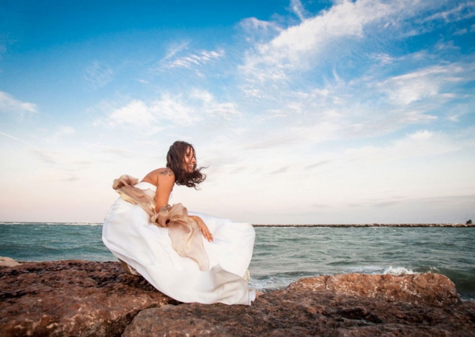 Fotografia della sposa in riva al mare di Venezia