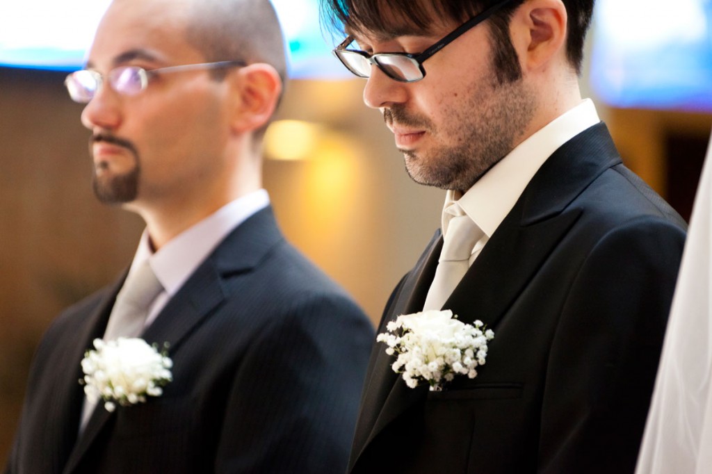 Fotografia senza posa dentro la cerimonia religiosa di matrimonio