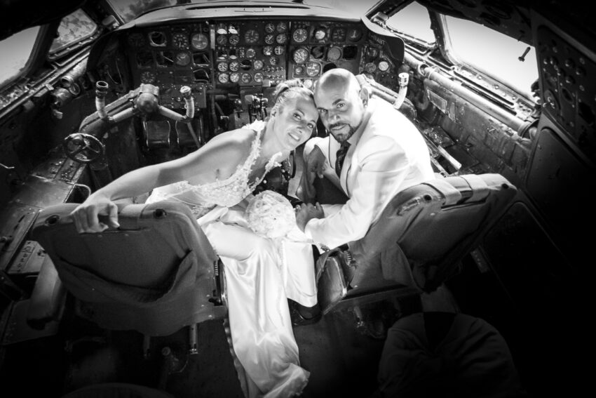 Pronti per il decollo verso il loro futuro insieme ✈️👰🤵 #wedding #matrimonio #cabina #pilotaggio #futuroinsieme

